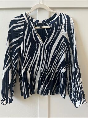 Banana Republic Blue and White Pleated V-Neck Print Blouse PM